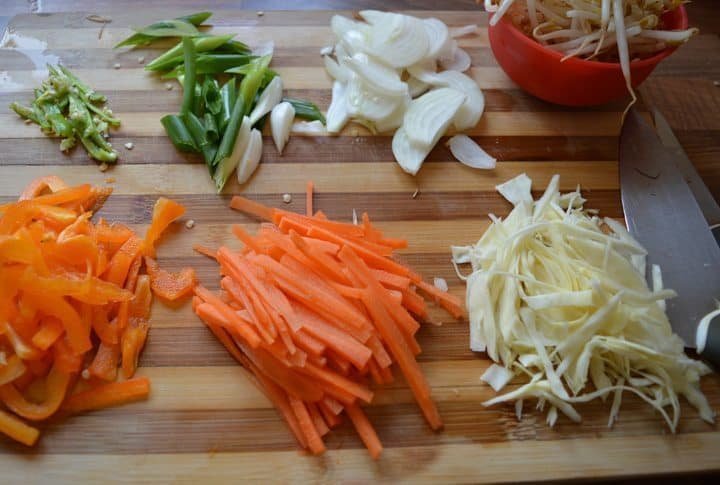 Veg Hakka Noodles Recipe in Hindi