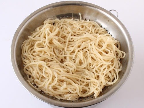 Veg Hakka Noodles Recipe in Hindi